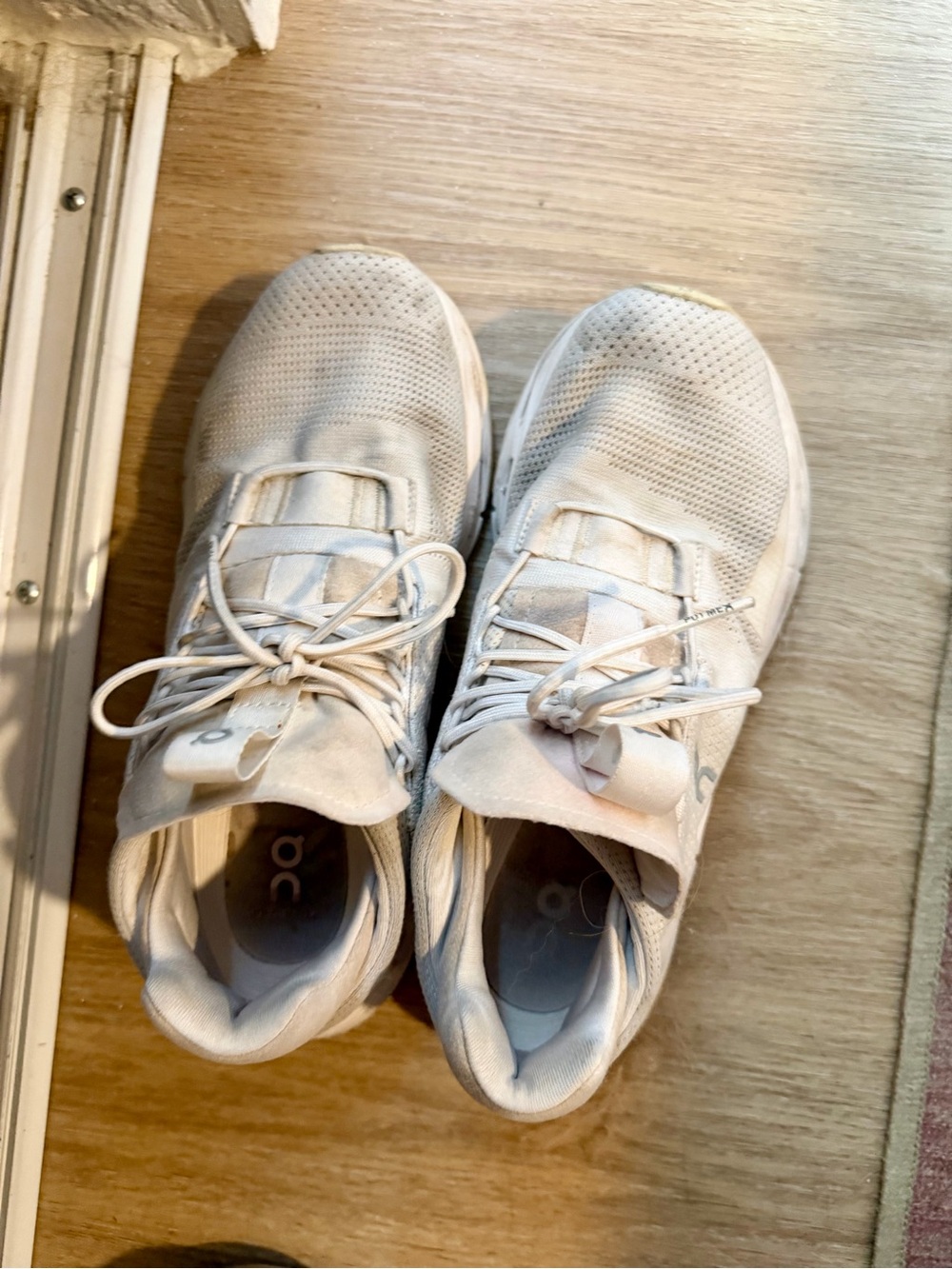 On Running Cloudnova / Cloudswift Cream Sneakers Women’s Size 8